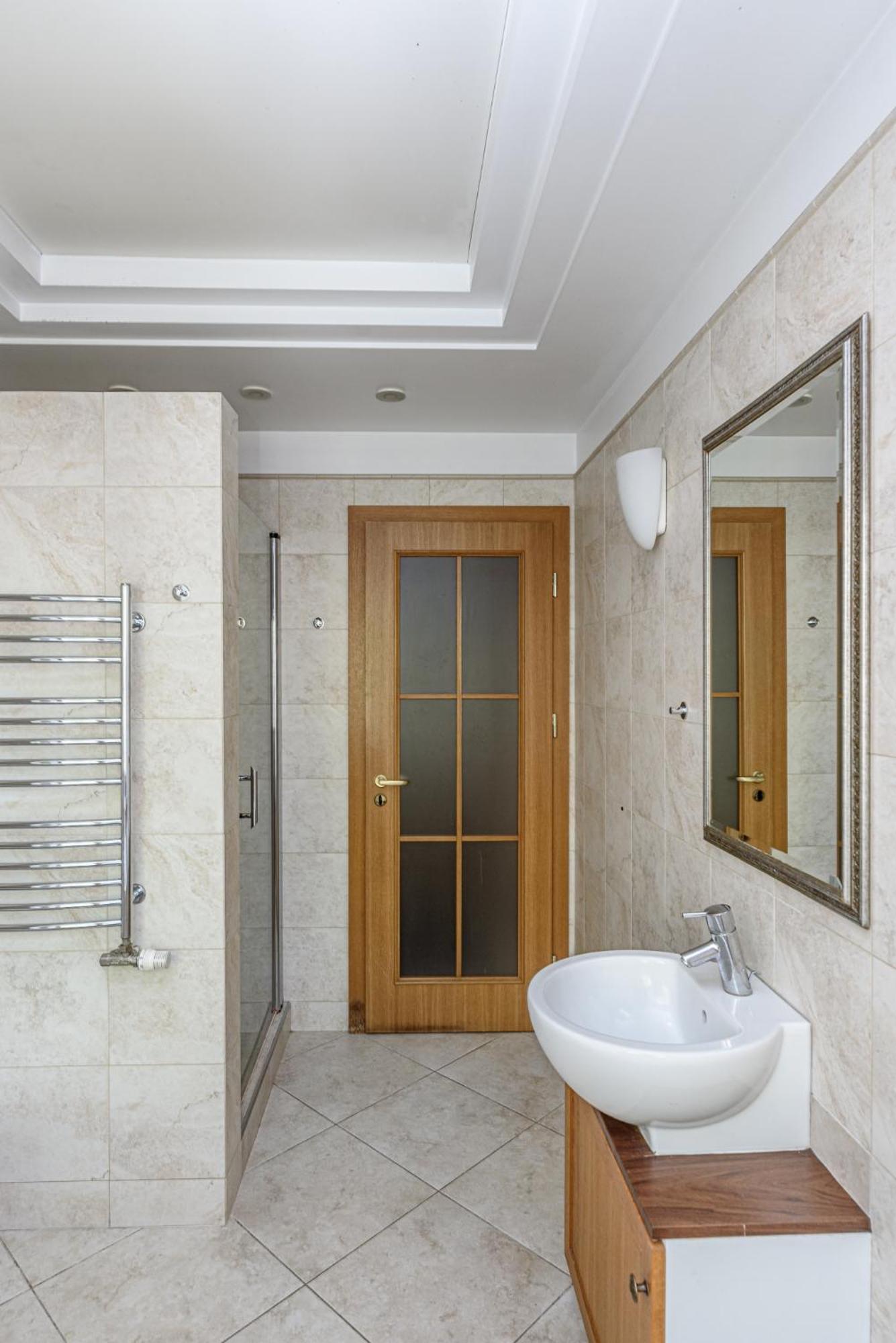 Jacuzzi Apartments X Free Parking X Self Check-In 24X7 By H&H Вильнюс Экстерьер фото