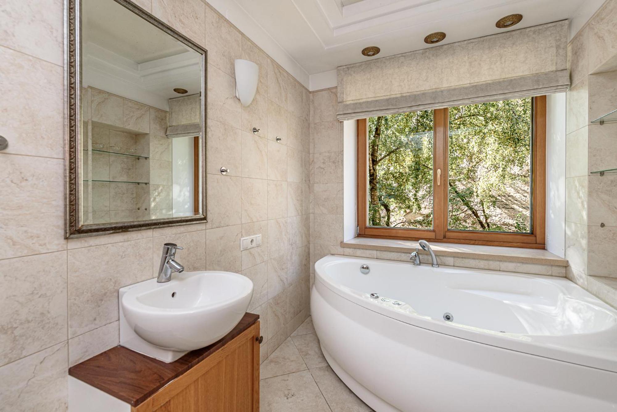 Jacuzzi Apartments X Free Parking X Self Check-In 24X7 By H&H Вильнюс Экстерьер фото